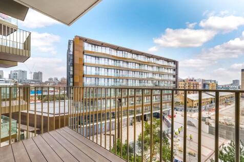 London Dock. E1w 2Ah