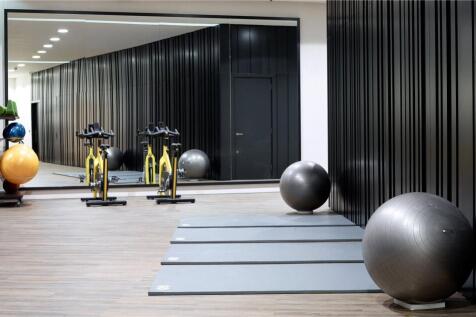 Admiralty House, E1w