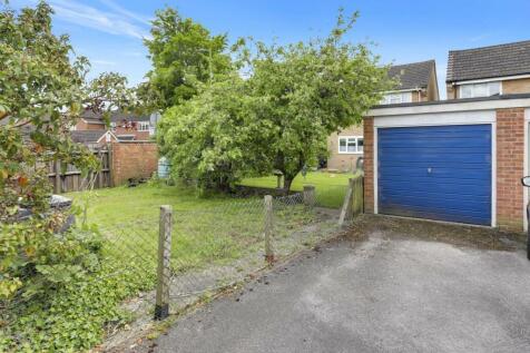 Single Garage En-Bloc