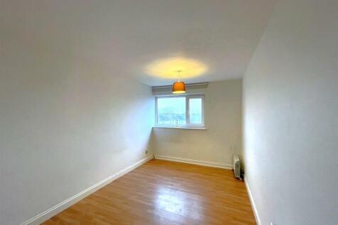 Bedroom 1.jpg