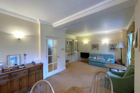 Large Sitting/Dining Room
