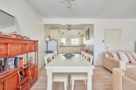 Sitting/Dining Area
