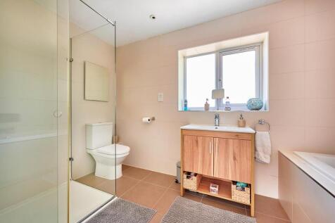 En-Suite Bath/Shower Room