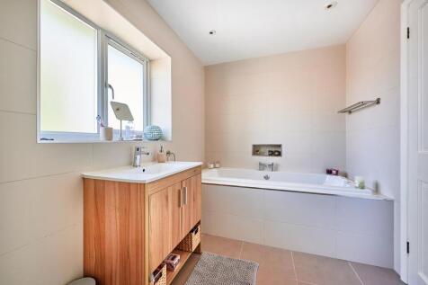 En-Suite Bath/Shower Room