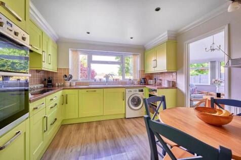 Fitted Kitchen/Breakfast Room