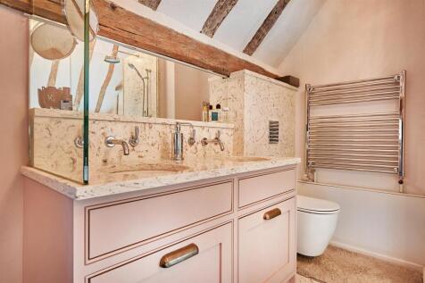 En-Suite Bathroom Area