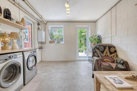 Utility Room/Versatile Reception Room