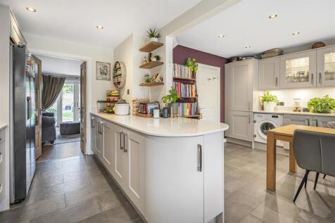 Impressive Open Plan Kitchen/Dining Room