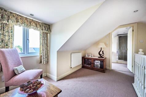 SECOND FLOOR LANDING/STUDY