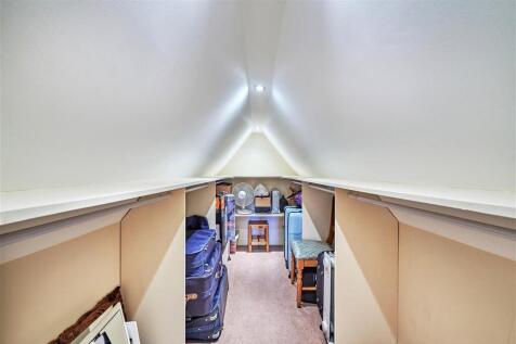 WALK-IN WARDROBE CUPBOARD