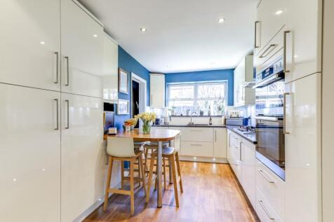 Fitted Kitchen/Breakfast Room