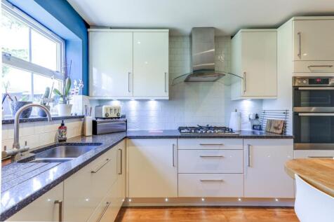 Fitted Kitchen/Breakfast Room