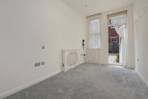 Leander Court, Graystone Road