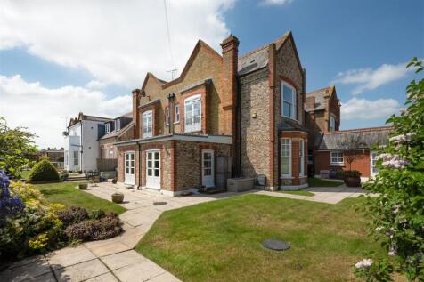 Leander Court, Graystone Road