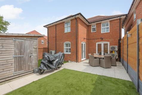Hobnail Path, Aylesham, Canterbury