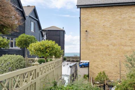 Island Wall, Whitstable