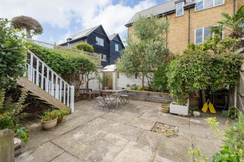 Island Wall, Whitstable