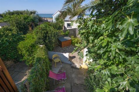 Island Wall, Whitstable
