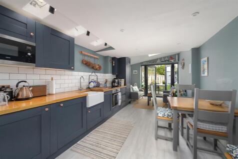 Island Wall, Whitstable