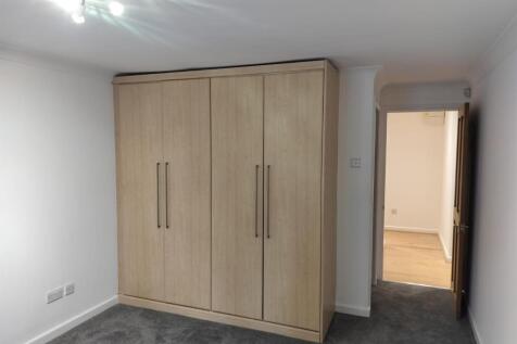 Bedroom pic1.jpg