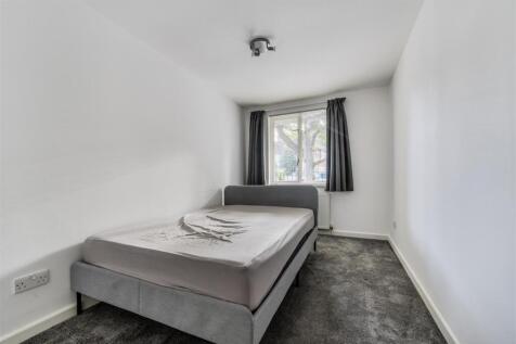 Small Bedroom pic1.jpg