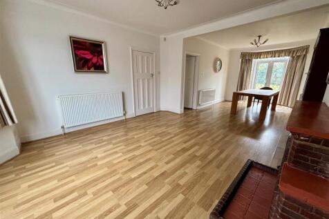 Living Room 2.jpg