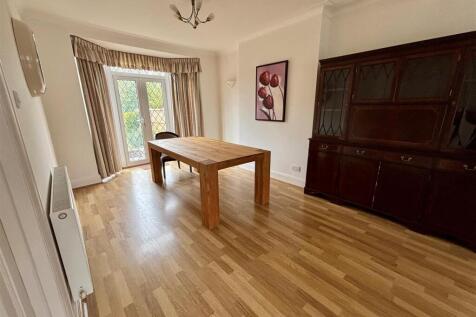 Living Room 3.jpg