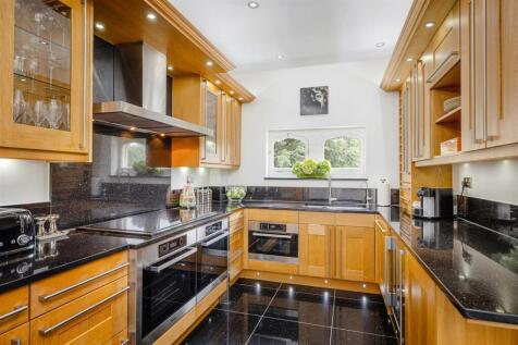 Kitchen b.jpg