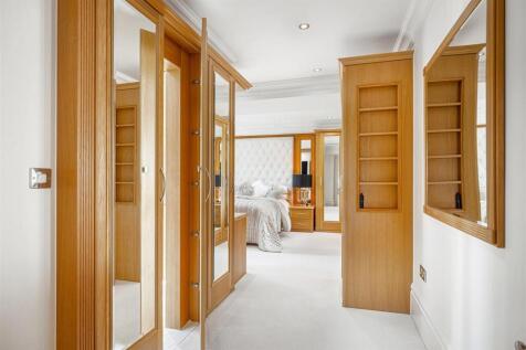 Master suite entrance.jpg