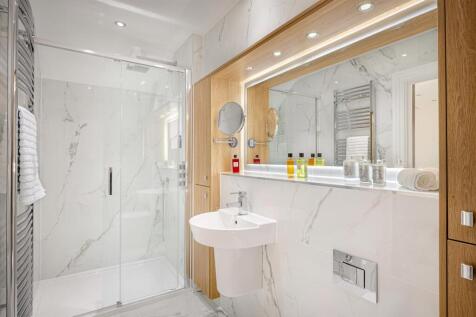 Bed 3 ensuite (1).jpg