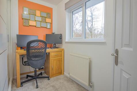 BEDROOM/STUDY