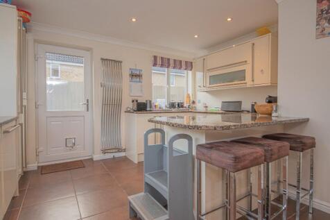 KITCHEN/BREAKFAST