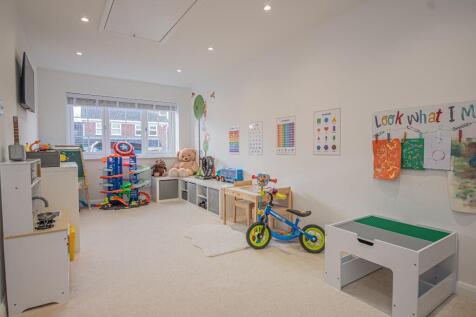 PLAYROOM/HOME OFFICE