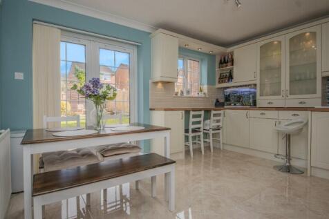 KITCHEN/BREAKFAST 