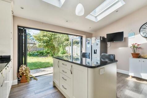KITCHEN/BREAKFAST