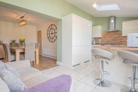 KITCHEN/BREAKFAST