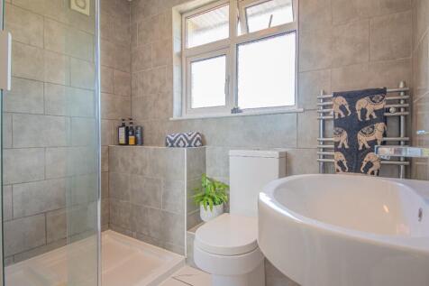 SHOWER ROOM 1FL