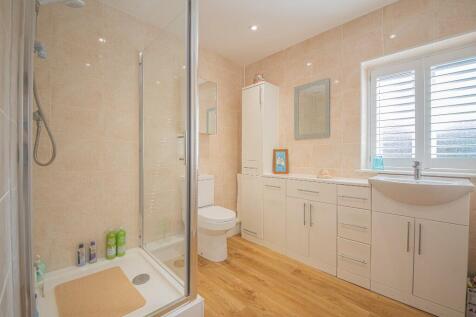 ANNEXE SHOWER ROOM