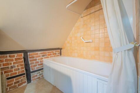 1ST FLOOR BATHROOM
