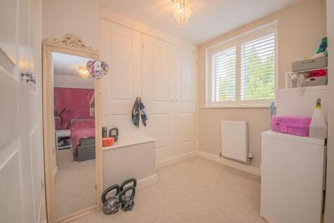 DRESSIGN ROOM