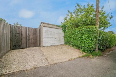 GARAGE TO RIGHT