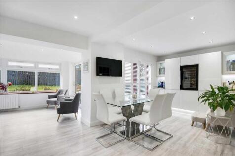 Dining Area (2)