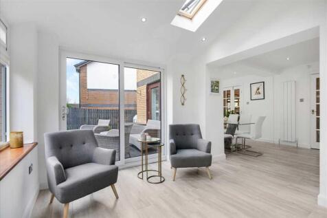 Family Room (2)