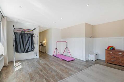 Family Room (2)