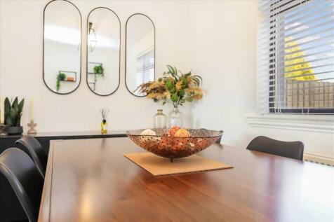 Lounge Dining (4)