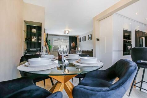 Dining Area (2)