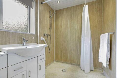 Shower Room (2)