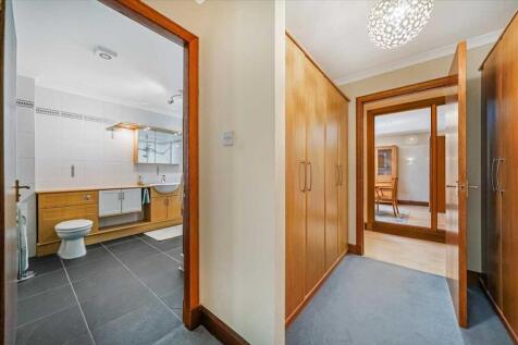Dressing Area / Walk