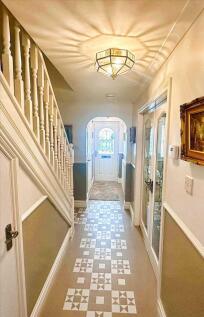 Entrance Hallway (3)