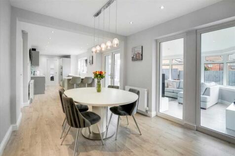 Dining Area (2)